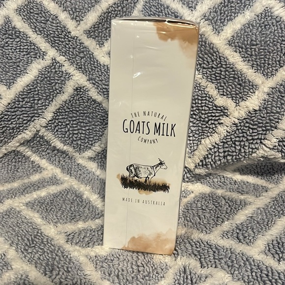 NEW The Natural Goats Milk Company Soap Bar 8 Pack ~Manuka Honey ~Factory Sealed - Picture 3 of 3